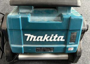 MAKITA　ML809　充電式スタンドライト