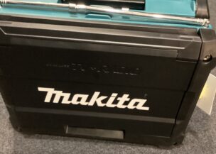 MAKITA  TV－１００ 充電式ラジオ付テレビ