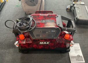 【東大阪の方からお買取‼️】MAX AK-HL1301E エアーコンプレッサー ジュラシックレッド