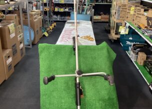 【引き取り限定】マキタ MBC231D 充電式草刈機 バッテリ36V(3622A)×2 充電器(DC36WA) ※現状品/充電回数不明