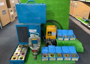 泉精器 R14E-F 電動リモコン式油圧ポンプ/油圧ヘッド分離式工具 ヘッド部 EP-520C本体・ダイス８個 /EP-520C用サイズ別ダイス8個付き※セット・現状品・ケース割れ有 (タ-101)